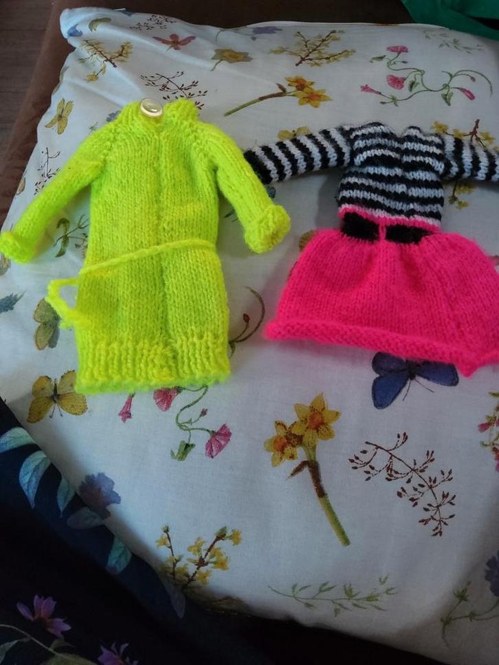 Handgebreide barbie kleertjes poppenkleding, Verzamelen, Poppen, Zo goed als nieuw, Kleertjes, Ophalen of Verzenden