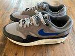 Nike Air Max 1 Essential Navy Grey Royal Maat 44, Kleding | Heren, Schoenen, Ophalen of Verzenden, Zo goed als nieuw, Overige kleuren
