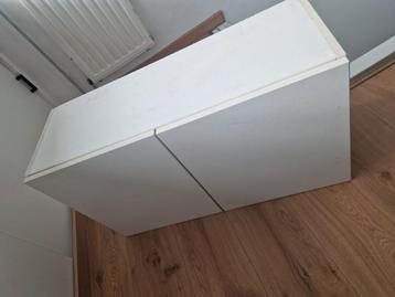 Witte obergkast met 1 plank beschikbaar voor biedingen