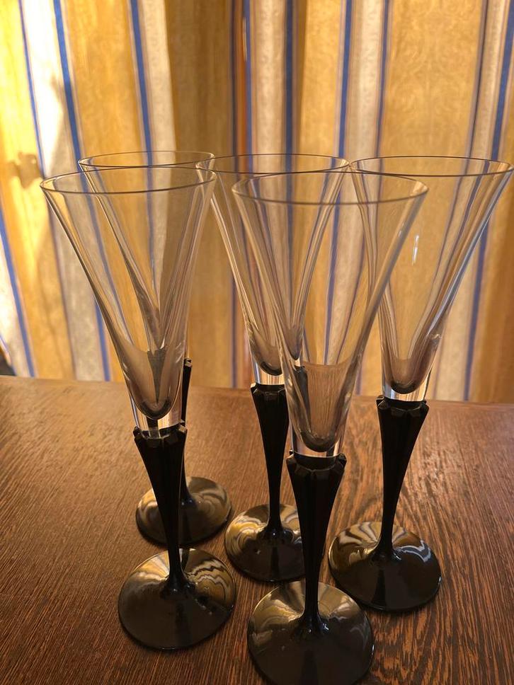 Vintage Martini Glazen Set - Zwarte Voet (5 stuks), Antiek en Kunst, Antiek | Glas en Kristal, Ophalen of Verzenden