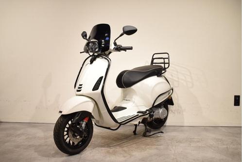 Vespa Sprint Black-on-White special | 2023 | 2900KM | BROM, Fietsen en Brommers, Scooters | Vespa, Gebruikt, Overige modellen