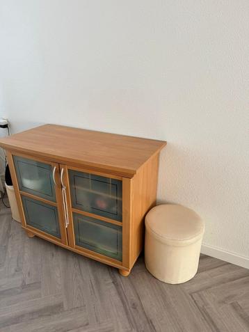 Tv kast beschikbaar voor biedingen