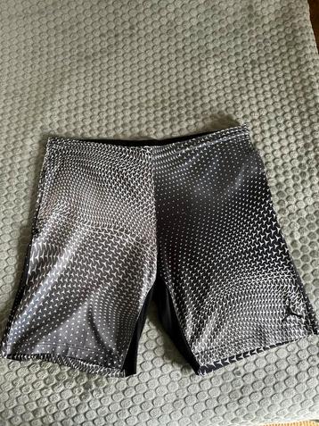 Jordan korte broek maat L beschikbaar voor biedingen