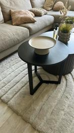 Zwart houten bijzettafeltje, Ophalen of Verzenden, Rond, Hout, Minder dan 55 cm