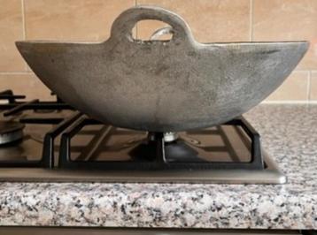 Grote aluminium wok pan met vlakke bodem diameter 42 cm beschikbaar voor biedingen