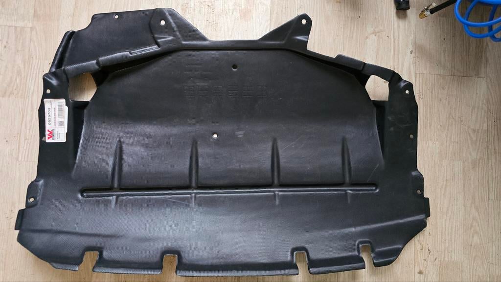 BMW E39 bodemplaat, Auto-onderdelen, Ophalen, Nieuw, BMW