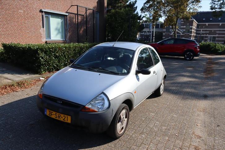 Ford Ka 1.3 I 44KW 1999 Grijs, Auto's, Ford, Particulier, Ka, Benzine, Hatchback, Handgeschakeld, Origineel Nederlands, Zilver of Grijs