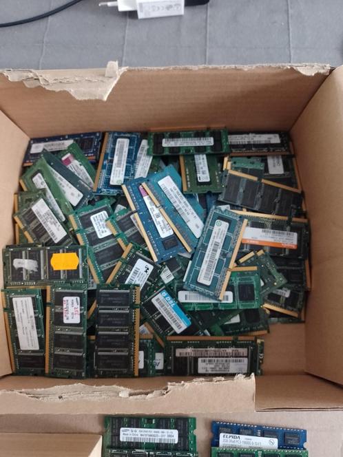 Geheugenbankjes laptops-200 stuks-oudere modellen, Computers en Software, RAM geheugen, Gebruikt, Laptop, Ophalen of Verzenden