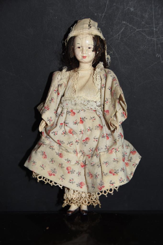 Oude pop met handgemaakte kleding met frivolite kant, Verzamelen, Poppen, Gebruikt, Pop, Ophalen