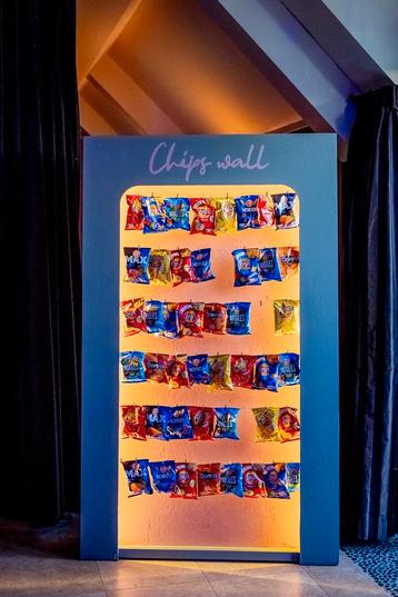 Te huur: verlichte chipsmuur  beschikbaar voor biedingen