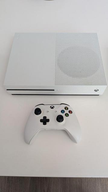 Xbox One S (Zeer goede staat!) Inclusief 9 games! beschikbaar voor biedingen