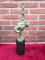 bronzen topbeeld, balancerende gespierde man, Ophalen of Verzenden