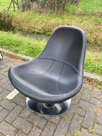 Gebruikte Retro swifel chair zwart leer beschikbaar voor biedingen