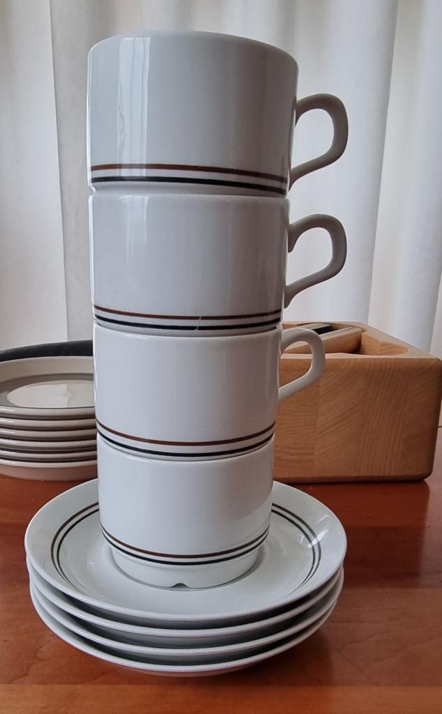 Rörstrand Hållfast vintage 4 kopjes en 5 schotels, Huis en Inrichting, Keuken | Servies, Zo goed als nieuw, Kop(pen) en/of Schotel(s)