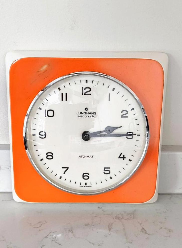 Retro Vintage wandklok Junghans ATO-MAT, Huis en Inrichting, Woonaccessoires | Klokken, Gebruikt, Ophalen of Verzenden