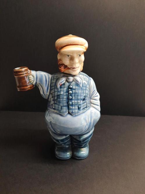 Man met pet en pijp Wijnbeker in de hand Drankflesje, Antiek en Kunst, Antiek | Keramiek en Aardewerk, Ophalen of Verzenden