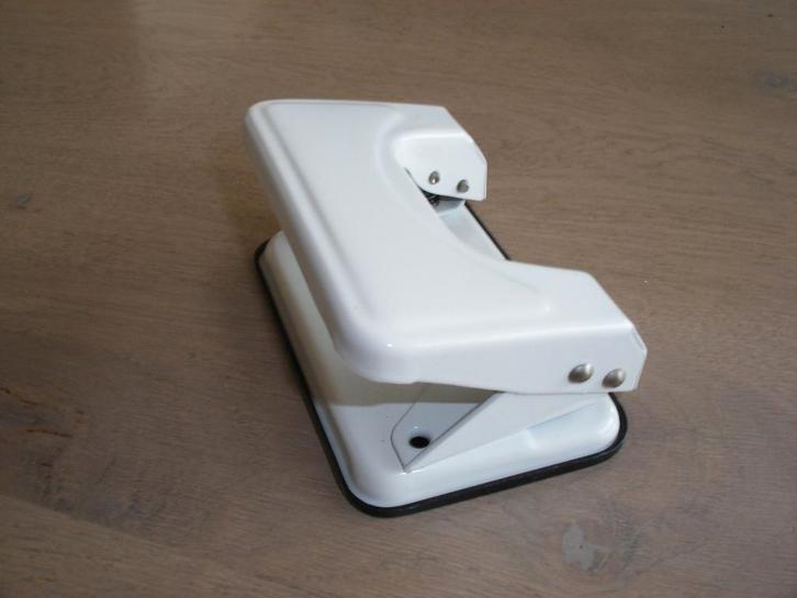 PERFORATOR TWEE GAATS !!!!!!!!, Diversen, Bureau-accessoires, Zo goed als nieuw, Ophalen of Verzenden