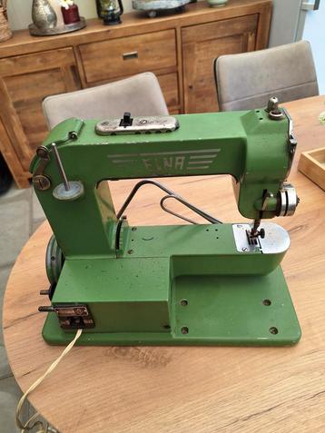 Vintage Elna Naaimachine - Jaren 40 beschikbaar voor biedingen