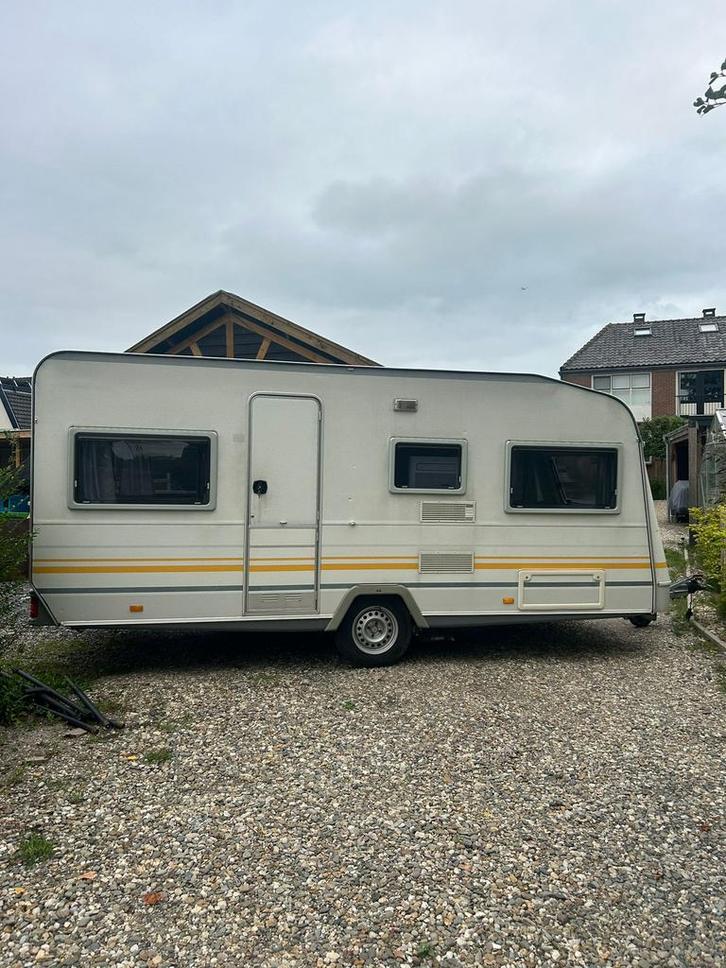 Knaus Sudwind 500 met mover, extra bed en voortent, Caravans en Kamperen, Caravans, Bedrijf, tot en met 4, 1000 - 1250 kg, Rondzit