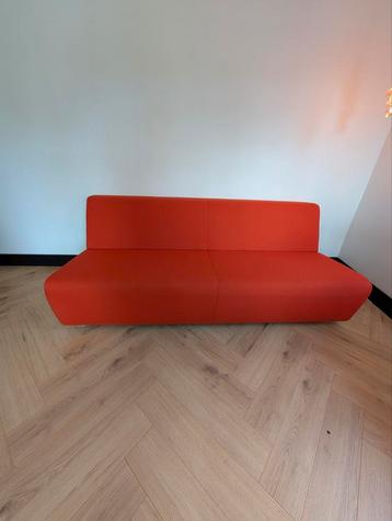 Design bank beschikbaar voor biedingen