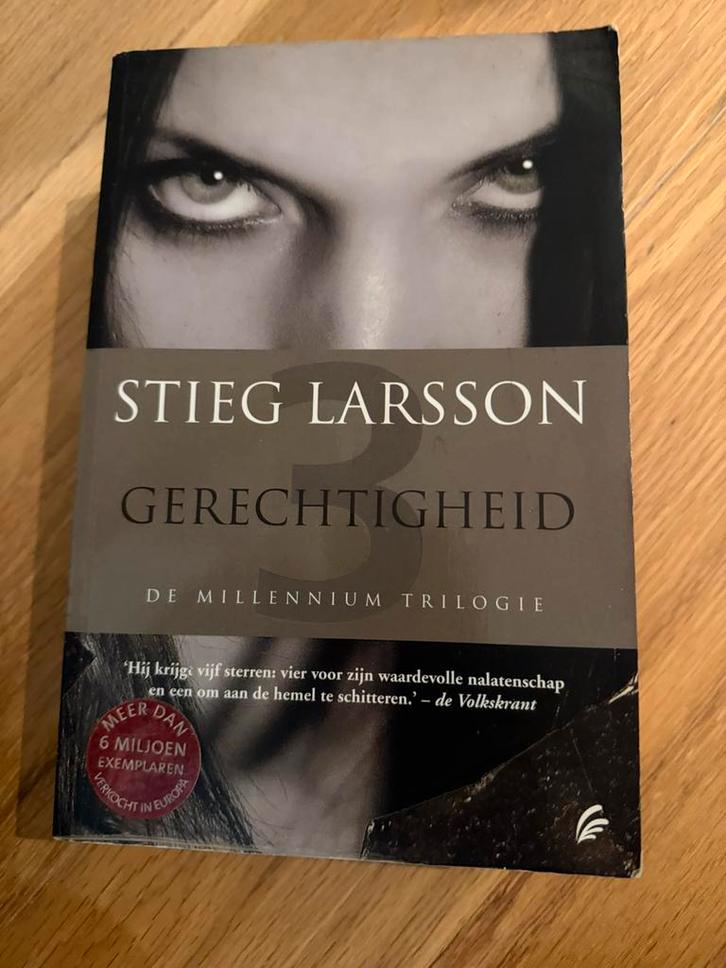Stieg Larsson - Gerechtigheid, Boeken, Thrillers, Zo goed als nieuw, Scandinavië, Verzenden