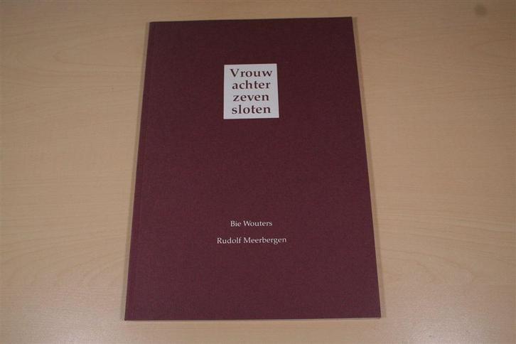 Vrouw achter Zeven Sloten — Poëzie [1988], Boeken, Gedichten en Poëzie, Zo goed als nieuw, Ophalen of Verzenden