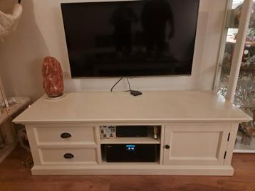 Landelijk wit dressoir met lichte schade, zie foto's. beschikbaar voor biedingen