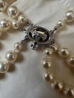 Parelsnoer met Vivienne Westwood Hanger, Sieraden, Tassen en Uiterlijk, Wit, Ophalen of Verzenden, Zo goed als nieuw, Overige materialen