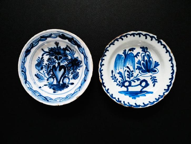 18e Eeuws 2 Delfts blauw handbeschilderde Faience borden, Antiek en Kunst, Antiek | Porselein, Ophalen of Verzenden