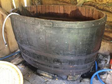 Hottub of koudwaterbad van oude ovale wijnton (houffalize) beschikbaar voor biedingen