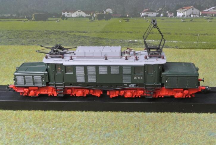 Märklin 3335 Krokodil Bouwserie 254 153-0 DR (DDR), Hobby en Vrije tijd, Modeltreinen | H0, Zo goed als nieuw, Locomotief, Wisselstroom