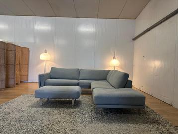 ZGAN Leolux Bellice Hoekbank wol met hocker - NP: €16.000 beschikbaar voor biedingen
