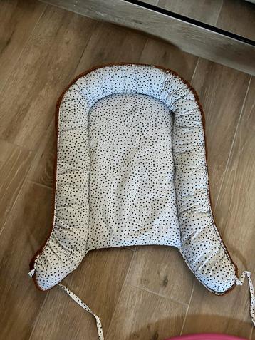 Babynestje beschikbaar voor biedingen