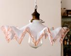 APART * Antiek wit opaline lampenkapje met roze plooien rand, Huis en Inrichting, Lampen | Lampenkappen, Wit, Ophalen of Verzenden