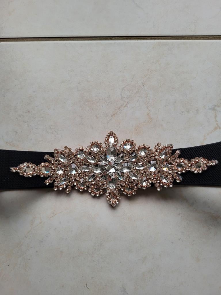 Nieuwe riem zilver-rosé met strass op zwarte band., Kleding | Dames, Riemen en Ceinturen, Ophalen of Verzenden, Nieuw, Overige kleuren