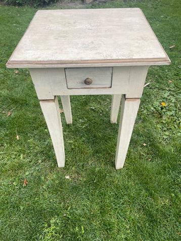 Side table - beschikbaar voor biedingen