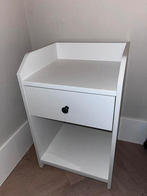ikea side table FOR FREE, Huis en Inrichting, Slaapkamer | Nachtkastjes, Gebruikt, Hout, Ophalen