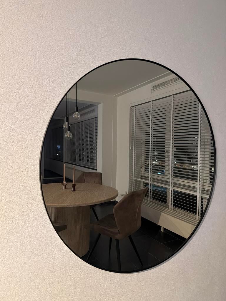 Ronde zwarte spiegel - 110cm diameter, Huis en Inrichting, Woonaccessoires | Spiegels, 100 tot 150 cm, Rond, Ophalen of Verzenden