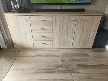 Dressoir kast 196x44,5x83,5cm BxDxH beschikbaar voor biedingen