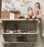 Brocante oud wit houten regaal - wandplankje met glasplaatje, Antiek en Kunst, Ophalen of Verzenden