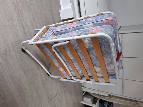 Opkapbed in nieuw staat, Huis en Inrichting, Slaapkamer | Bedden, Zo goed als nieuw, Eenpersoons, 80 cm, 200 cm, Metaal, Grijs
