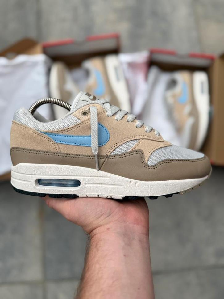 Nike Air Max 1 Light Bone maat 40,5 / 48,5 Nieuw, Kleding | Heren, Schoenen, Nieuw, Sneakers of Gympen, Bruin, Ophalen of Verzenden