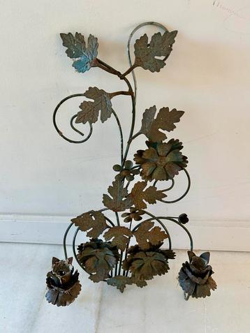 Vintage, florentijnse Kandelaar met Bloemdetails beschikbaar voor biedingen