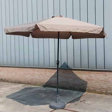 Nieuw! Parasol taupe 3M diameter met handig opdraaisysteem!  beschikbaar voor biedingen