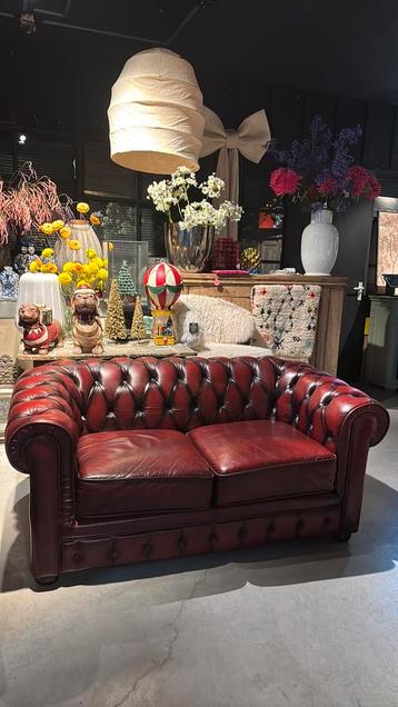 Chesterfield 2-zits Bank - Antiek Rood/Zwart - Nieuwstaat beschikbaar voor biedingen