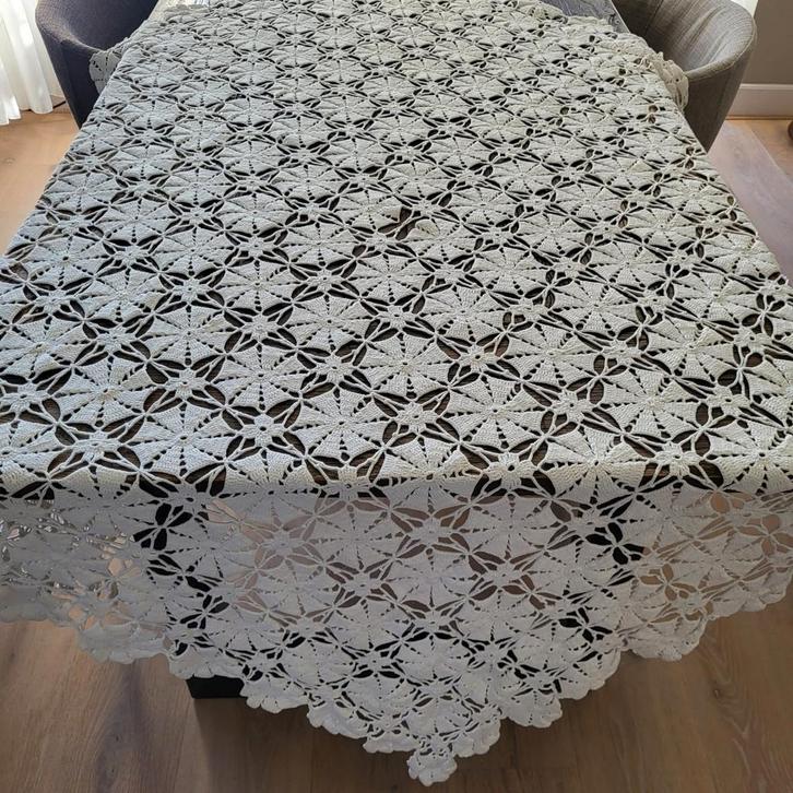 Vintage Gehaakt Tafelkleed/Sprei - 1.75x1.60m, Huis en Inrichting, Tafelkleden, Gebruikt, Rechthoek, Binnen, Ophalen of Verzenden