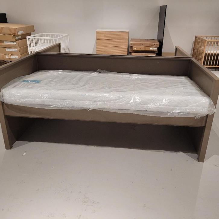Europe Baby Ralph Bedbank Chestnut 90 x 200 cm, Kinderen en Baby's, Kinderkamer | Bedden, Zo goed als nieuw, 180 cm of meer, 85 tot 100 cm