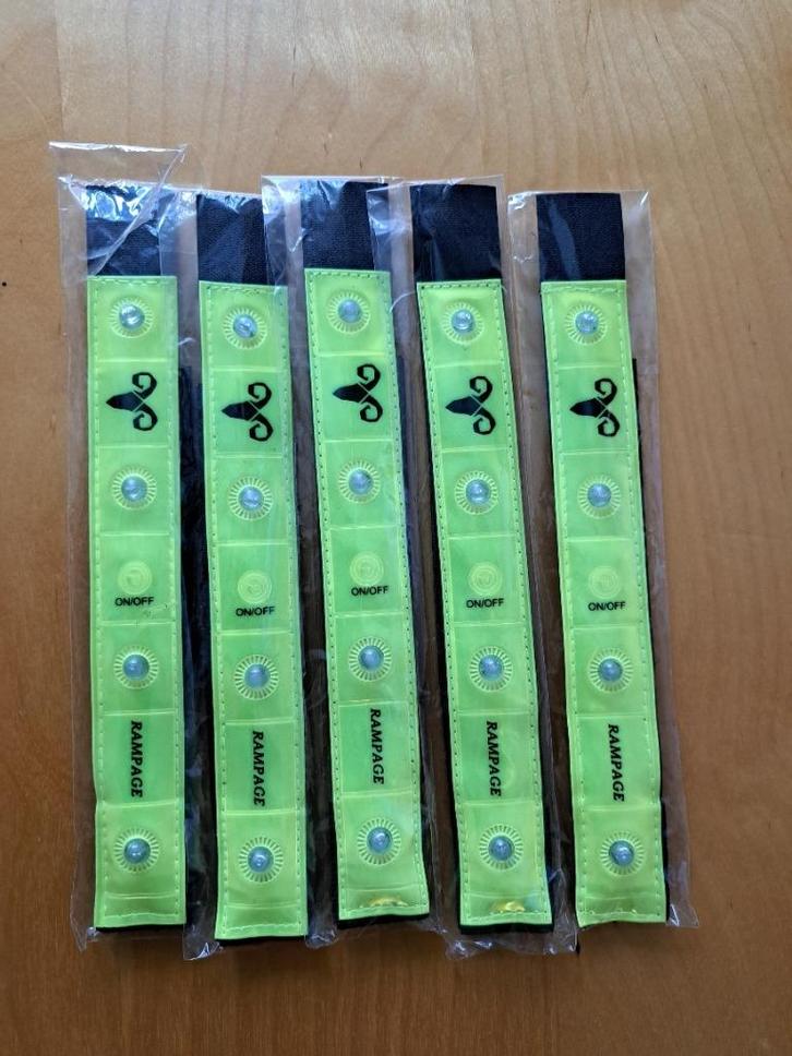 5x Rampage reflecterende veiligheidsband bovenarm led licht, Sport en Fitness, Overige Sport en Fitness, Nieuw, Ophalen