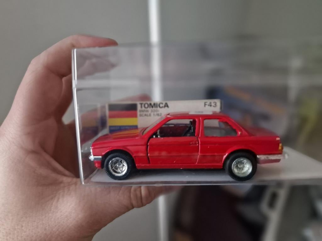 Tomica BMW 320i Modelauto en nog een auto, Hobby en Vrije tijd, Modelauto's | 1:18, Ophalen of Verzenden, Zo goed als nieuw, Auto