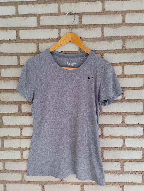 Nike Dri-FIT sportshirt dames maat L – lichtgrijs, Kleding | Dames, T-shirts, Zo goed als nieuw, Grijs, Korte mouw, Ophalen of Verzenden